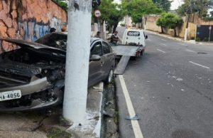Acidente na Avenida Umberto Calderaro deixa um ferido e congestiona tráfego na Zona Centro-Sul de Manaus Acidente na Avenida Umberto Calderaro deixa um ferido e congestiona tráfego na Zona Centro-Sul de Manaus