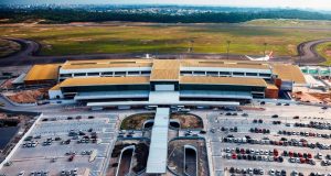 Avião colide com pássaro e decolagem é interrompida no Aeroporto de ManausTodos os passageiros desembarcaram em segurança. Avião colide com pássaro e decolagem é interrompida no Aeroporto de Manaus