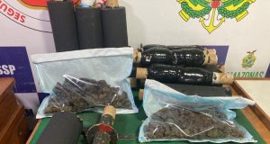 Base Arpão apreende 12 quilos de skunk escondidos em bobinas em CoariDroga avaliada em R$240 mil seria enviada para Manaus. Base Arpão apreende 12 quilos de skunk escondidos em bobinas em Coari