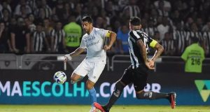 Botafogo sofre nova virada épica para o Grêmio, que empata na liderançaO time carioca chegou a abrir 3 a 1 no placar, mas viu o Tricolor gaúcho reagir. Botafogo sofre nova virada épica para o Grêmio, que empata na liderança