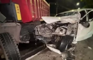 Caçamba e carro se chocam e ficam destruídos na Avenida Efigênio Sales Caçamba e carro se chocam e ficam destruídos na Avenida Efigênio Sales