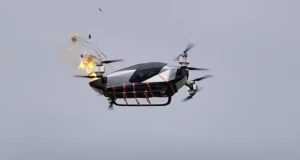 Carro voador com paraquedas balístico é testado com sucessoAeroHT demonstra que sua tecnologia pode salvar vidas em caso de falhas. Carro voador com paraquedas balístico é testado com sucesso