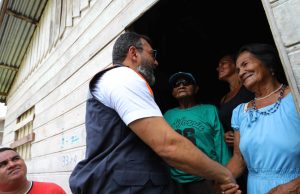 Com mais de 1,1 mil toneladas de alimentos distribuídos, Wilson Lima destaca parcerias para minimizar impactos da estiagemGoverno do Amazonas também serviu mais de 400 mil refeições gratuitamente, instalou purificadores e sistemas simplificados para oferta de água potável. Com mais de 1,1 mil toneladas de alimentos distribuídos, Wilson Lima destaca parcerias para minimizar impactos da estiagem