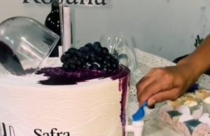 Confeiteira de Manaus cria bolo com surpresa: vinho sai do meioVídeo viralizou nas redes sociais e rendeu elogios. Confeiteira de Manaus cria bolo com surpresa: vinho sai do meio
