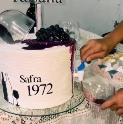 Confeiteira de Manaus cria bolo com surpresa: vinho sai do meio