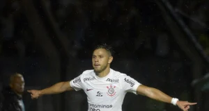 Corinthians vence o Vasco de virada e se distancia da zona de rebaixamentoO Timão venceu o Cruzmaltino por 4 a 2. Corinthians vence o Vasco de virada e se distancia da zona de rebaixamento