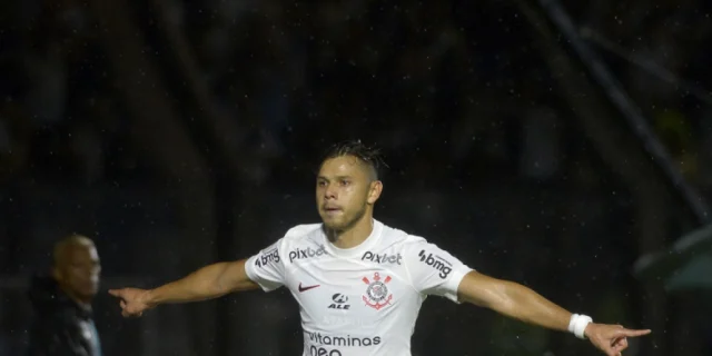Corinthians vence o Vasco de virada e se distancia da zona de rebaixamento Corinthians vence o Vasco de virada e se distancia da zona de rebaixamento
