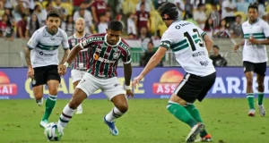 Coritiba é rebaixado para a Série B após derrota para o Fluminense Coritiba é rebaixado para a Série B após derrota para o Fluminense