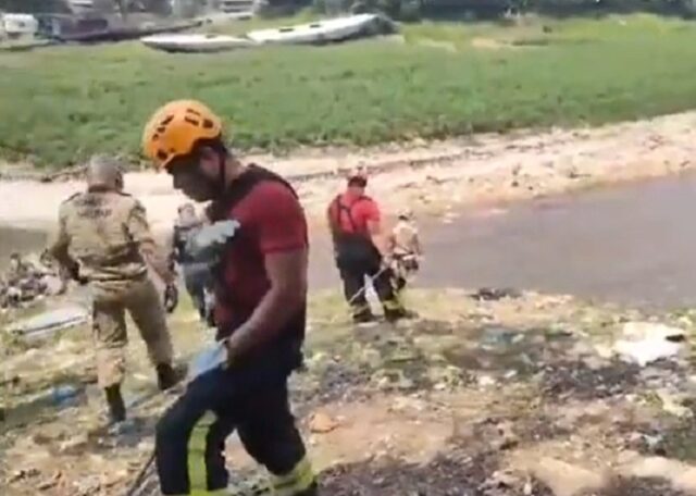 Corpo de homem com mais de 20 facadas e 4 tiros é encontrado em igarapé de Manaus Corpo de homem com mais de 20 facadas e 4 tiros é encontrado em igarapé de Manaus