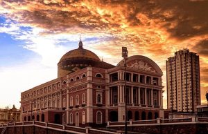 Teatro Amazonas divulga novas datas para espetáculos adiadosSem necessidade de troca, os ingressos adquiridos podem ser utilizados nas novas datas. O sistema também permite reembolso. Teatro Amazonas divulga novas datas para espetáculos adiados