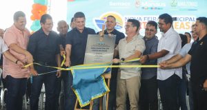 Governo do Amazonas e Prefeitura de Manaus entregam feira do Porto da Ceasa totalmente revitalizadaCom investimento de R$ 1,2 milhão, a reforma realizada é fruto de convênio entre Estado e Município Governo do Amazonas e Prefeitura de Manaus entregam feira do Porto da Ceasa totalmente revitalizada