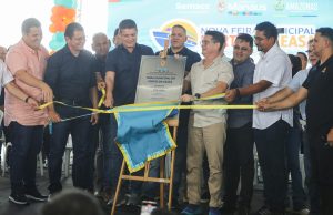 Governo do Amazonas e Prefeitura de Manaus entregam feira do Porto da Ceasa totalmente revitalizadaCom investimento de R$ 1,2 milhão, a reforma realizada é fruto de convênio entre Estado e Município Governo do Amazonas e Prefeitura de Manaus entregam feira do Porto da Ceasa totalmente revitalizada