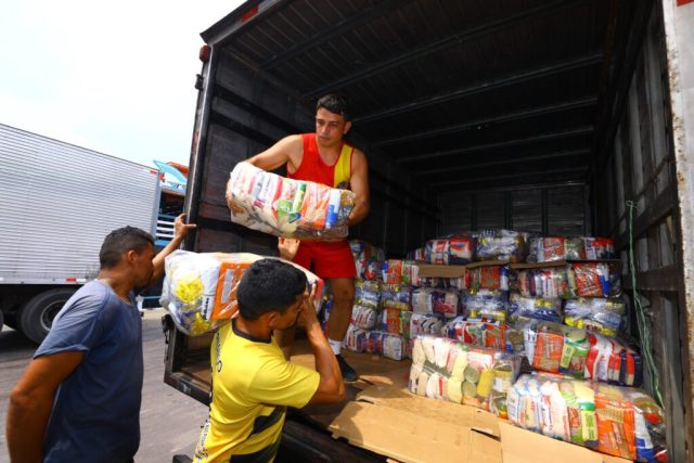 Governo do Amazonas entrega mais 1,3 mil cestas básicas para apoiar famílias em três Unidades de Conservação Governo do Amazonas entrega mais 1,3 mil cestas básicas para apoiar famílias em três Unidades de Conservação