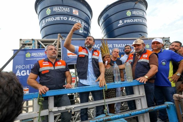 Governo do Amazonas instala mais de 400 purificadores de água em comunidades atingidas pela estiagem no estado Governo do Amazonas instala mais de 400 purificadores de água em comunidades atingidas pela estiagem no estado
