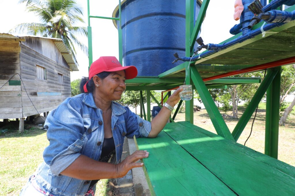 Governo do Amazonas instala mais de 400 purificadores de água em comunidades atingidas pela estiagem no estado