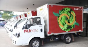 Governo do Amazonas recebe cinco caminhões baú para apoiar o escoamento da produção ruralCaminhões darão suporte as atividades relacionadas ao Programa de Aquisição de Alimentos (PAA), em Tapauá, Guajará, Barreirinha, Nhamundá e Itacoatiara. Governo do Amazonas recebe cinco caminhões baú para apoiar o escoamento da produção rural