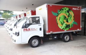 Governo do Amazonas recebe cinco caminhões baú para apoiar o escoamento da produção ruralCaminhões darão suporte as atividades relacionadas ao Programa de Aquisição de Alimentos (PAA), em Tapauá, Guajará, Barreirinha, Nhamundá e Itacoatiara. Governo do Amazonas recebe cinco caminhões baú para apoiar o escoamento da produção rural