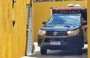 Homem é encontrado morto em motel em Manaus; causa da morte é investigadaOs funcionários foram ao local e o encontraram caído ao lado da cama. Homem é encontrado morto em motel em Manaus; causa da morte é investigada