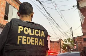 Homem é morto a pedradas e pauladas em ManausO corpo estava coberto por folhas de bananeiras. Homem é morto a pedradas e pauladas em Manaus