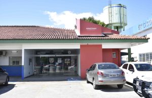 Homem é preso por roubo e adulteração de placa de veículo em ManausMotocicleta utilizada no crime foi identificada por meio do Cerco Inteligente de Videomonitoramento. Homem é preso por roubo e adulteração de placa de veículo em Manaus