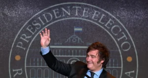 Javier Milei é eleito presidente da Argentina com ampla maioriaO resultado foi visto como uma rejeição à atual situação política e econômica da Argentina. Javier Milei é eleito presidente da Argentina com ampla maioria