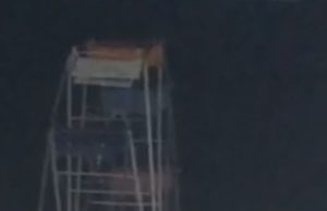 Jovem cai de roda gigante em parque de diversão no AMAdolescente ficou presa no brinquedo e se jogou, outras duas pessoas também ficaram presas. Jovem cai de roda gigante em parque de diversão no AM