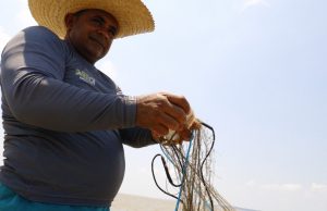 Medida provisória institui auxílio a pescadores e pescadoras profissionais artesanais de municípios do AmazonasO Auxílio Extraordinário é destinado a pescadores  e pescadoras profissionais artesanais beneficiários do Seguro-Desemprego do Pescador Artesanal – Seguro Defeso. Medida provisória institui auxílio a pescadores e pescadoras profissionais artesanais de municípios do Amazonas