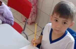 Menino de 4 anos morre atropelado por ônibus escolar na BahiaA criança chegou a ser socorrida para um hospital da cidade, mas não resistiu. Menino de 4 anos morre atropelado por ônibus escolar na Bahia