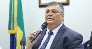 Ministro autoriza entrada de garrafas de água e disponibilização de água gratuita em shows Ministro autoriza entrada de garrafas de água e disponibilização de água gratuita em shows