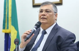 Ministro autoriza entrada de garrafas de água e disponibilização de água gratuita em shows Ministro autoriza entrada de garrafas de água e disponibilização de água gratuita em shows