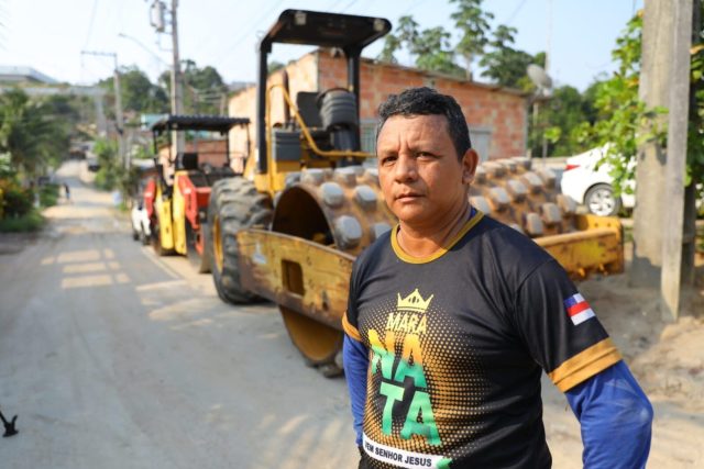 Moradores da comunidade Coliseu I comemoram obras do Asfalta Amazonas