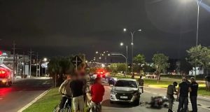 Motociclista morre no dia do aniversário ao colidir com carro na contramãoO condutor do carro disse ainda que foi surpreendido pela moto e que tentou evitar a batida Motociclista morre no dia do aniversário ao colidir com carro na contramão