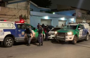 Motorista de aplicativo é encontrado morto dentro do próprio carro em ManausO corpo do homem foi encontrado por moradores da região. Motorista de aplicativo é encontrado morto dentro do próprio carro