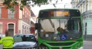 Motorista fica ferido após colisão entre carro e ônibus em ManausO caso aconteceu na Rua da Instalação. Motorista fica ferido após colisão entre carro e ônibus em Manaus