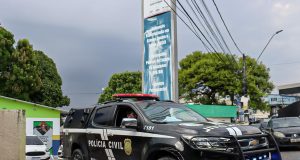Filha é presa por abandonar pai idoso em via pública e aplicar golpe de R$ 20 milApós ser presa, a mulher confessou o crime e disse que preferia ser presa a cuidar do pai. Filha é presa por abandonar pai idoso em via pública e aplicar golpe de R$ 20 mil