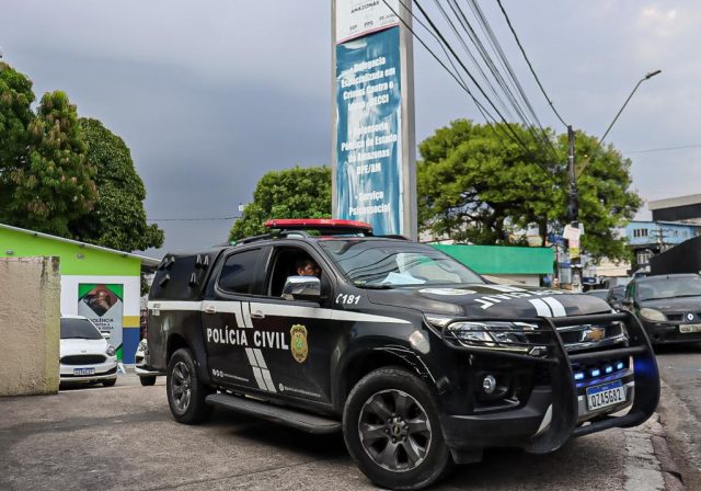 Filha é presa por abandonar pai idoso em via pública e aplicar golpe de R$ 20 mil Filha é presa por abandonar pai idoso em via pública e aplicar golpe de R$ 20 mil