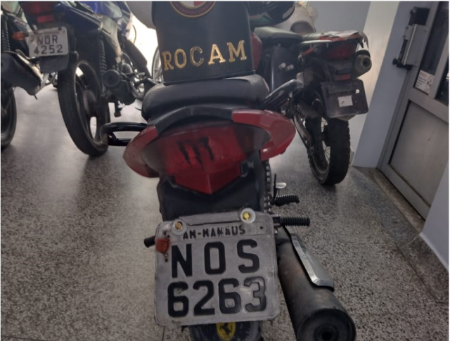 Policiais militares recuperam motocicleta roubada e prendem casal na zona centro-oeste de Manaus