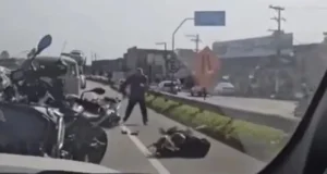 Policial aposentado mata dois suspeitos em tentativa de assalto em São PauloO caso aconteceu no Acesso à Rodovia Fernão Dias, próximo à Ponte Presidente Dutra. Policial aposentado mata dois suspeitos em tentativa de assalto em São Paulo