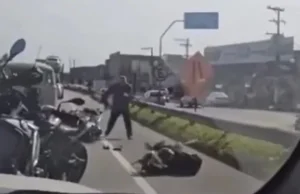 Policial aposentado mata dois suspeitos em tentativa de assalto em São PauloO caso aconteceu no Acesso à Rodovia Fernão Dias, próximo à Ponte Presidente Dutra. Policial aposentado mata dois suspeitos em tentativa de assalto em São Paulo