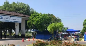 Prefeitura reforça linhas de ônibus para o feriado de FinadosOs veículos irão operar com cartaz no para-brisa, informando por quais cemitérios transitam. Prefeitura reforça linhas de ônibus para o feriado de Finados