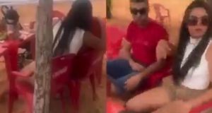 Registro impactante na praia: Marido flagra esposa aos beijos com patrão em vídeo surpreendente; confiraUm momento inusitado foi capturado pelo próprio marido, que alega estar documentando a situação para resguardar seus interesses. Registro impactante na praia: Marido flagra esposa aos beijos com patrão em vídeo surpreendente; confira