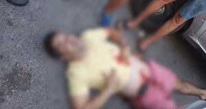 Vídeo: briga por vaga de estacionamento termina em morte de policial militar em RecifeUm policial militar foi morto a tiros após uma discussão por uma vaga de estacionamento em um atacarejo na zona oeste de Recife. O suspeito do crime é um policial civil. Vídeo: briga por vaga de estacionamento termina em morte de policial militar em Recife