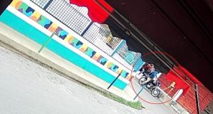 Vídeo: dupla tenta sequestrar criança em ManausCâmera de segurança flagra ação na tarde de quarta-feira Vídeo: dupla tenta sequestrar criança em Manaus