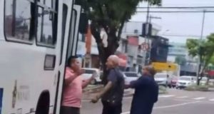 Vídeo: idoso é agredido por motorista de ônibus em ManausO caso aconteceu na avenida Carvalho Leal, no bairro Cachoeirinha, zona Sul da cidade. Vídeo: idoso é agredido por motorista de ônibus em Manaus