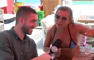 Vídeo: repórter é surpreendido por cantada ao vivo em praia do RioO vídeo, que viralizou nas redes sociais, mostra o profissional sentado ao lado de uma moça, que pergunta sobre o seu estado civil. Vídeo: repórter é surpreendido por cantada ao vivo em praia do Rio