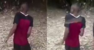 Vídeo: suspeito de assaltos é castigado pelo tribunal do crime no MaranhãoA polícia foi acionada e está investigando o caso. Vídeo: suspeito de assaltos é castigado pelo tribunal do crime no Maranhão
