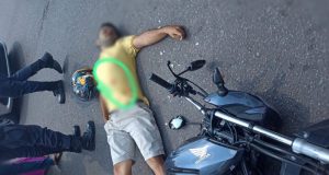 Vídeos: homem é executado a tiros na Nova CidadeO suspeito efetuou vários disparos contra a vítima, que morreu no local. Vídeos: homem é executado a tiros na Nova Cidade