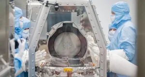 A NASA ainda não consegue abrir recipiente com amostras de asteroide Bennu A NASA ainda não consegue abrir recipiente com amostras de asteroide Bennu