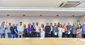 Após acordo firmado com governador Wilson Lima, médicos retomam imediatamente 100% dos serviços de saúde do estadoGoverno do Estado já articulava retorno da categoria aos atendimentos e estabeleceu cronograma para pagamento dos meses de setembro a dezembro. Após acordo firmado com governador Wilson Lima, médicos retomam imediatamente 100% dos serviços de saúde do estado