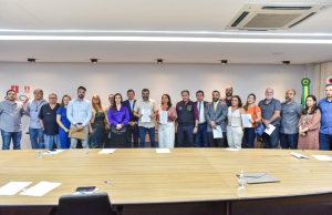 Após acordo firmado com governador Wilson Lima, médicos retomam imediatamente 100% dos serviços de saúde do estadoGoverno do Estado já articulava retorno da categoria aos atendimentos e estabeleceu cronograma para pagamento dos meses de setembro a dezembro. Após acordo firmado com governador Wilson Lima, médicos retomam imediatamente 100% dos serviços de saúde do estado